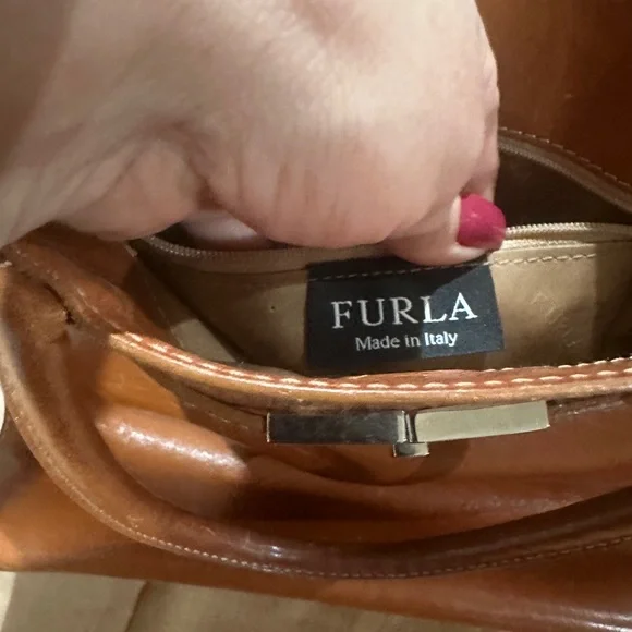 Furla small leather tote bag the shoulder strap is missing. - Picture 6 of 6